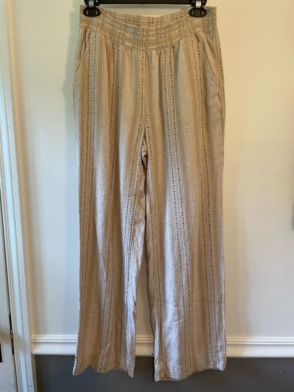 Briggs striped linen blend pants tan and cream with elastic waist size M